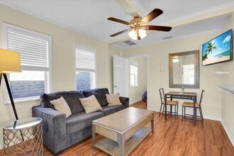 537 6th St N, Unit 537 6th St N in St. Petersburg, FL - Foto de edificio - Building Photo