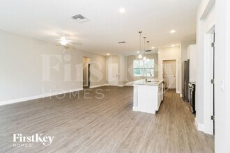 121 Dailey St SE in Palm Bay, FL - Foto de edificio - Building Photo
