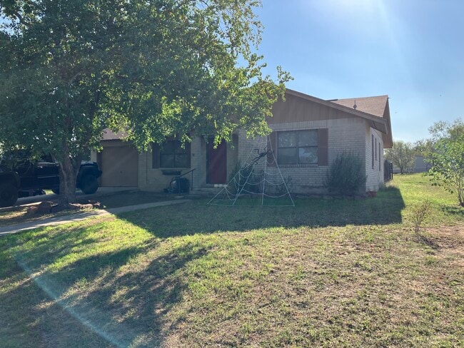 property at 1906 Sunnyside Rd