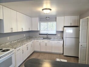 3904 Bay City Rd in Midland, MI - Building Photo - Building Photo