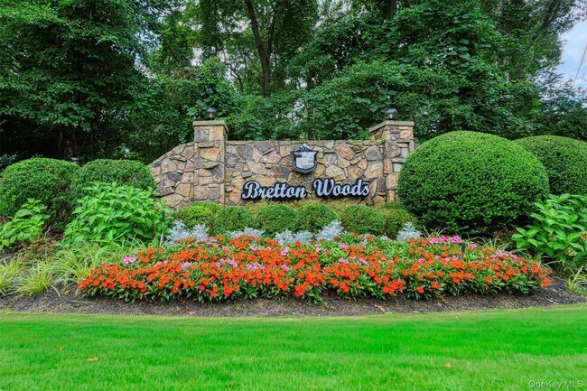 182 Birchwood Rd in Coram, NY - Building Photo - Building Photo
