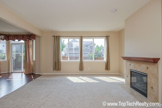 191 NE Iberian Ln in Hillsboro, OR - Building Photo - Building Photo