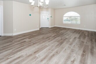 1820 Loida Ct in North Las Vegas, NV - Building Photo - Building Photo