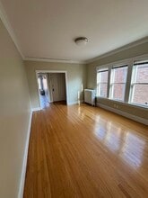 6208 N Artesian Ave, Unit 2 in Chicago, IL - Building Photo - Building Photo
