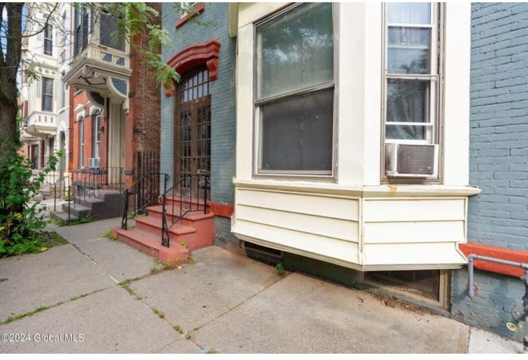 2636 5th Ave, Unit 2 in Troy, NY - Foto de edificio
