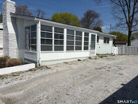 832 Milford Point Rd in Milford, CT - Building Photo