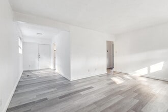 6203-6122 122 Ave NW in Edmonton, AB - Building Photo - Building Photo