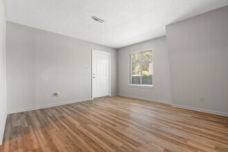 511 Poplar St, Unit A in Graham, NC - Foto de edificio - Building Photo