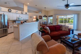 458 Countryside Dr in Naples, FL - Building Photo - Building Photo