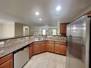 9054 Canter Horse in San Antonio, TX - Building Photo - Building Photo