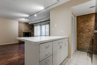 715 W Diversey Pky, Unit 2 in Chicago, IL - Building Photo - Building Photo