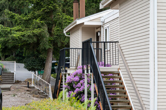 Evergreen Villas in Kirkland, WA - Foto de edificio - Building Photo