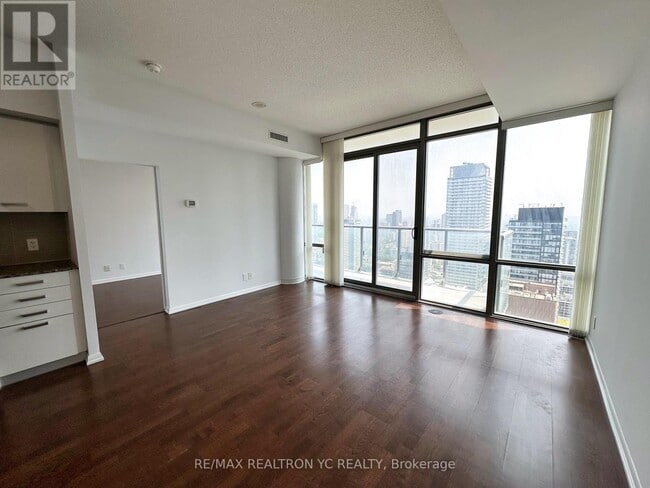 property at 832-4832 Bay St.