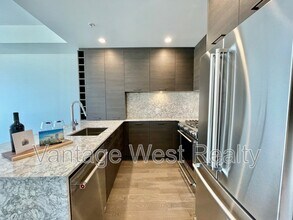 1191 Sunset Dr in Kelowna, BC - Building Photo - Building Photo