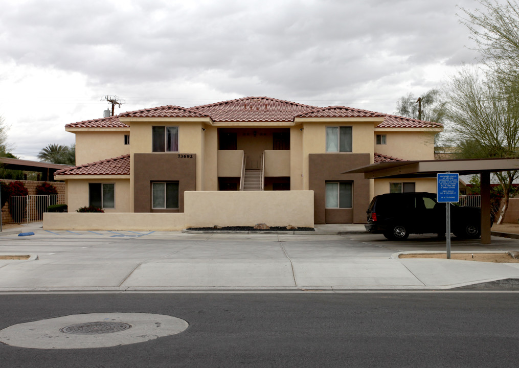 73692 Santa Rosa in Palm Desert, CA - Foto de edificio