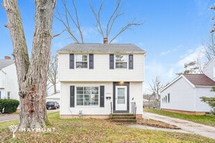 7092 Parma Park Blvd in Parma Heights, OH - Building Photo