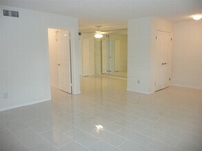 14383 Misty Meadow Ln in Houston, TX - Foto de edificio - Building Photo
