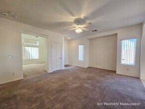 184 Mt Earl Ave in Henderson, NV - Building Photo - Building Photo