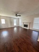 125 Foxrun in Springfield, TN - Foto de edificio - Building Photo