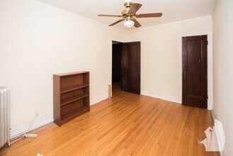 2015 W Ainslie St in Chicago, IL - Foto de edificio - Building Photo