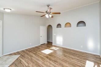 6468 Duck Hill Springs Dr in Las Vegas, NV - Building Photo - Building Photo