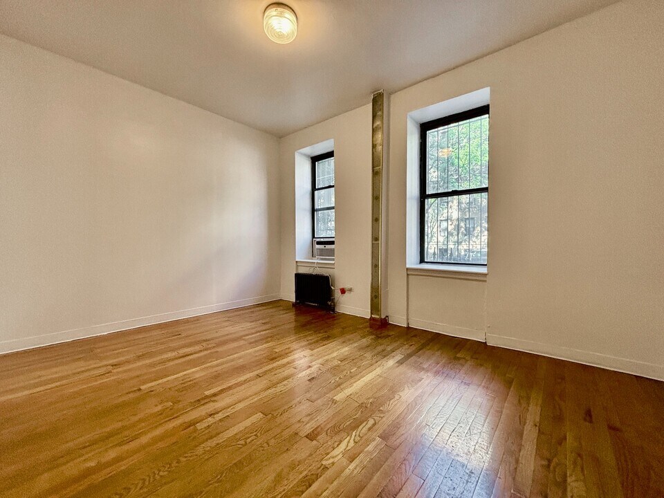 182 Claremont Ave in New York, NY - Building Photo