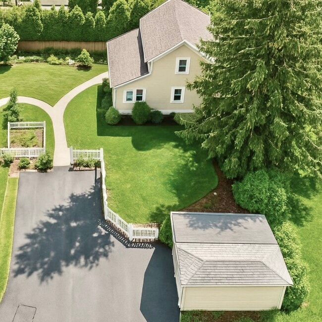 39 Twitchell St in Wellesley, MA - Building Photo - Building Photo