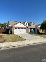 10302 Fenwick Island Dr in Bakersfield, CA - Building Photo
