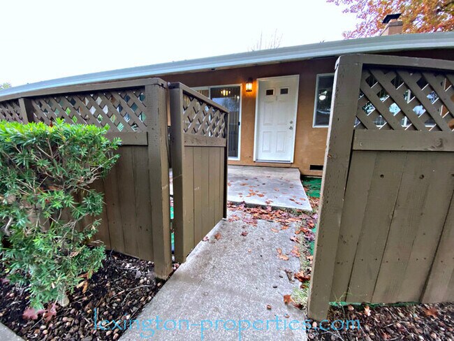 5020 Bremner Way in Sacramento, CA - Building Photo - Building Photo