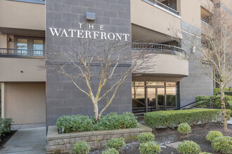 The Waterfront in Kirkland, WA - Building Photo - Building Photo