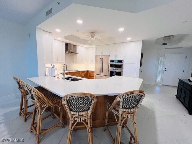 property at 425 Cove Tower Dr