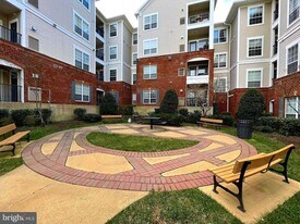 4852 Eisenhower Ave in Alexandria, VA - Building Photo