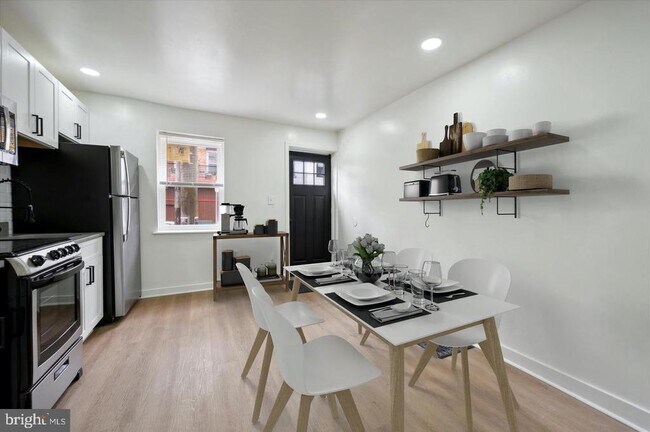107 W Thompson St in Philadelphia, PA - Building Photo - Building Photo