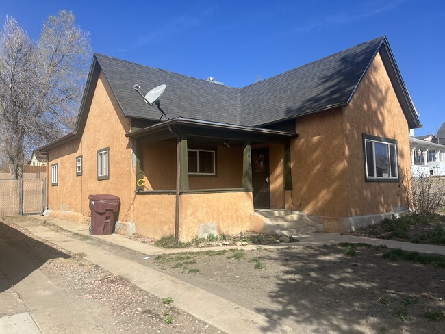property at 1013 Arizona Ave