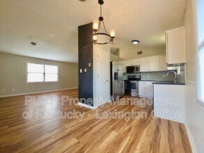 305 Williamsburg Dr in Nicholasville, KY - Building Photo - Building Photo