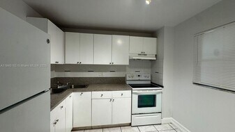 1700 NW 58th Terrace in Sunrise, FL - Building Photo