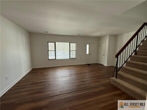123 Aspen Dr in New Brunswick, NJ - Building Photo - Building Photo