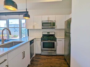 2301 W Chicago Ave in Chicago, IL - Building Photo - Building Photo