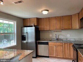 5611 Daniel Cir in Waldorf, MD - Building Photo