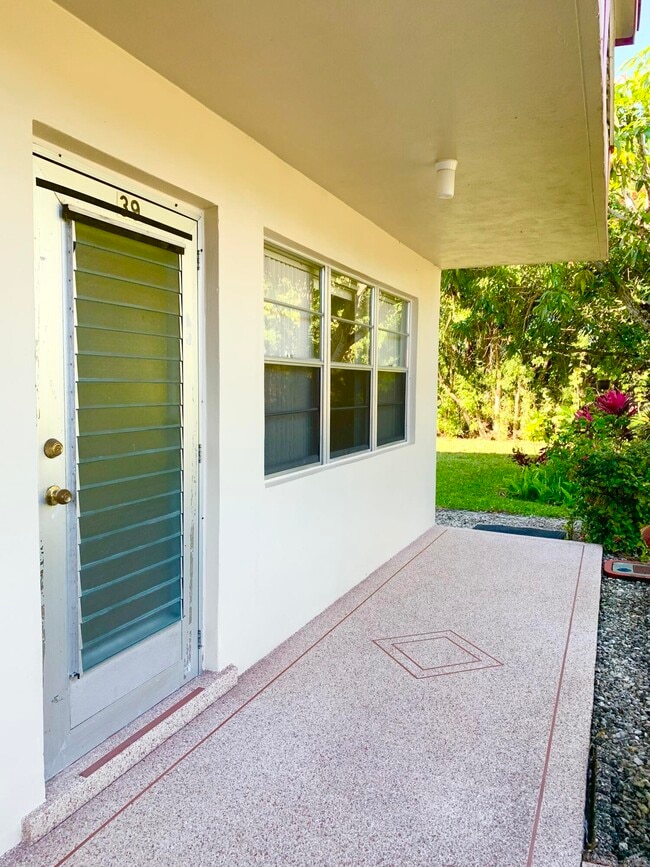 39 Sussex B in West Palm Beach, FL - Building Photo - Building Photo