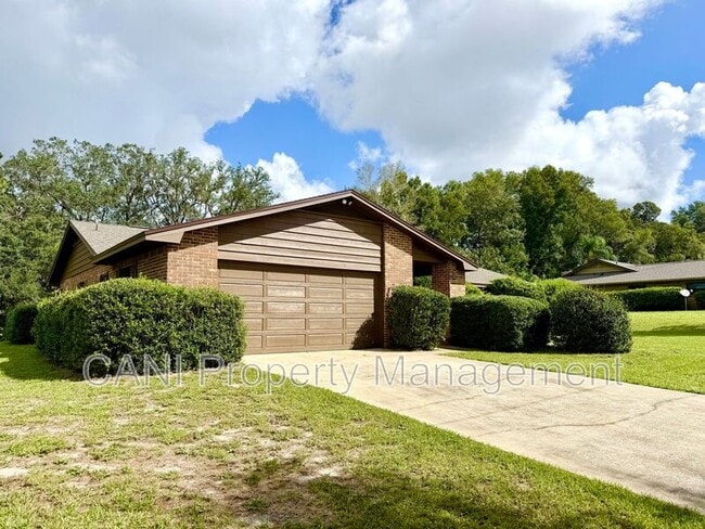 733 Westchester Dr in DeLand, FL - Foto de edificio - Building Photo