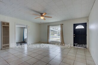 5815 Pyle St in San Antonio, TX - Building Photo - Building Photo