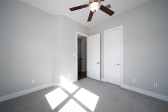 5743 Kiam St in Houston, TX - Building Photo - Building Photo
