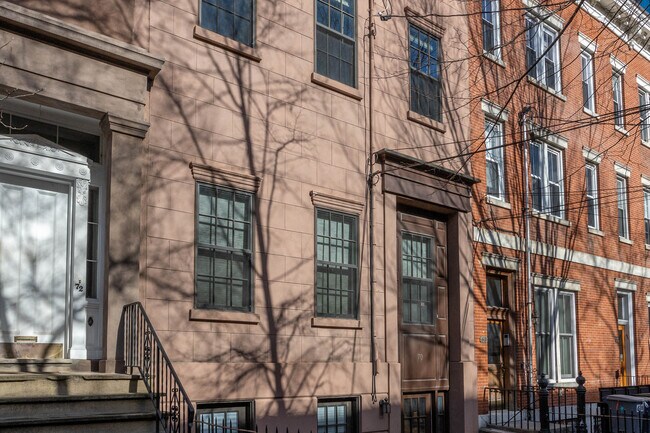 70 Sussex St in Jersey City, NJ - Foto de edificio - Building Photo