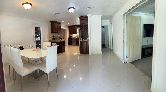 951 SW 121st Ave in Davie, FL - Building Photo - Building Photo