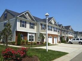 Rivermont Crossing Townhomes & Apartments in Chester, VA - Building Photo