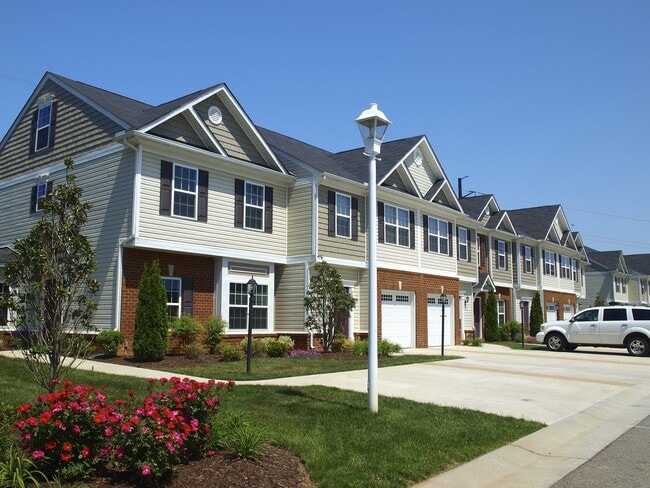 Rivermont Crossing Townhomes & Apartments