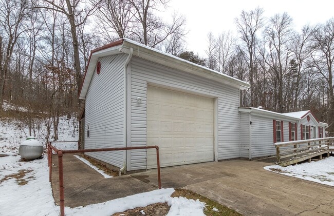 16975 Harble Griffith Rd in Logan, OH - Building Photo - Building Photo