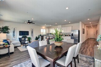 5056 Lyrical Wy in Roseville, CA - Building Photo - Building Photo