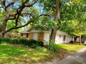 304 Forrest St in Baytown, TX - Building Photo - Building Photo